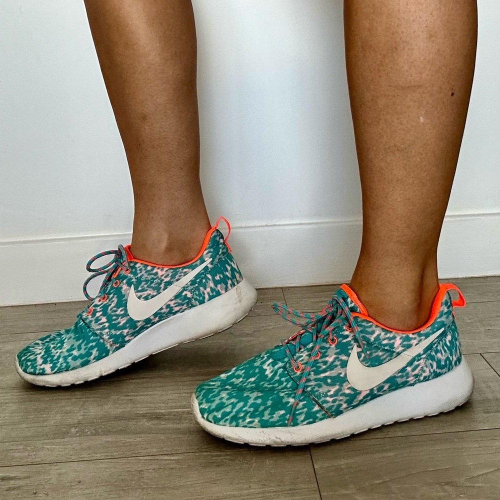 Nike Women's Teal Patterned Running Shoes with Coral Accents